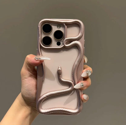 Snake Cutout Case – iPhone 16/15/13/12 Trend Style