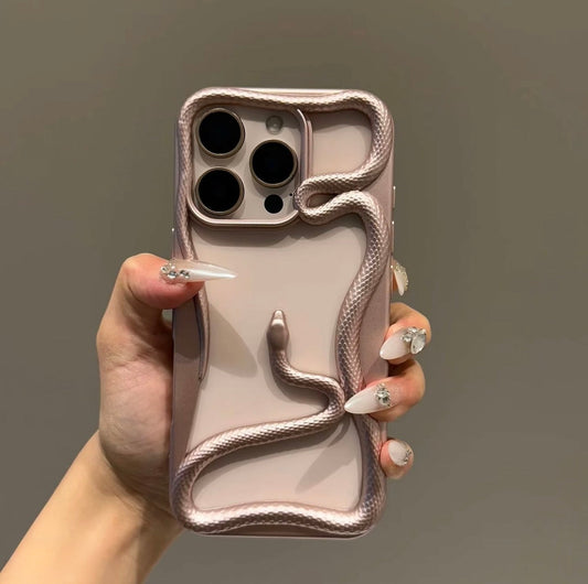 Snake Cutout Case – iPhone 16/15/13/12 Trend Style