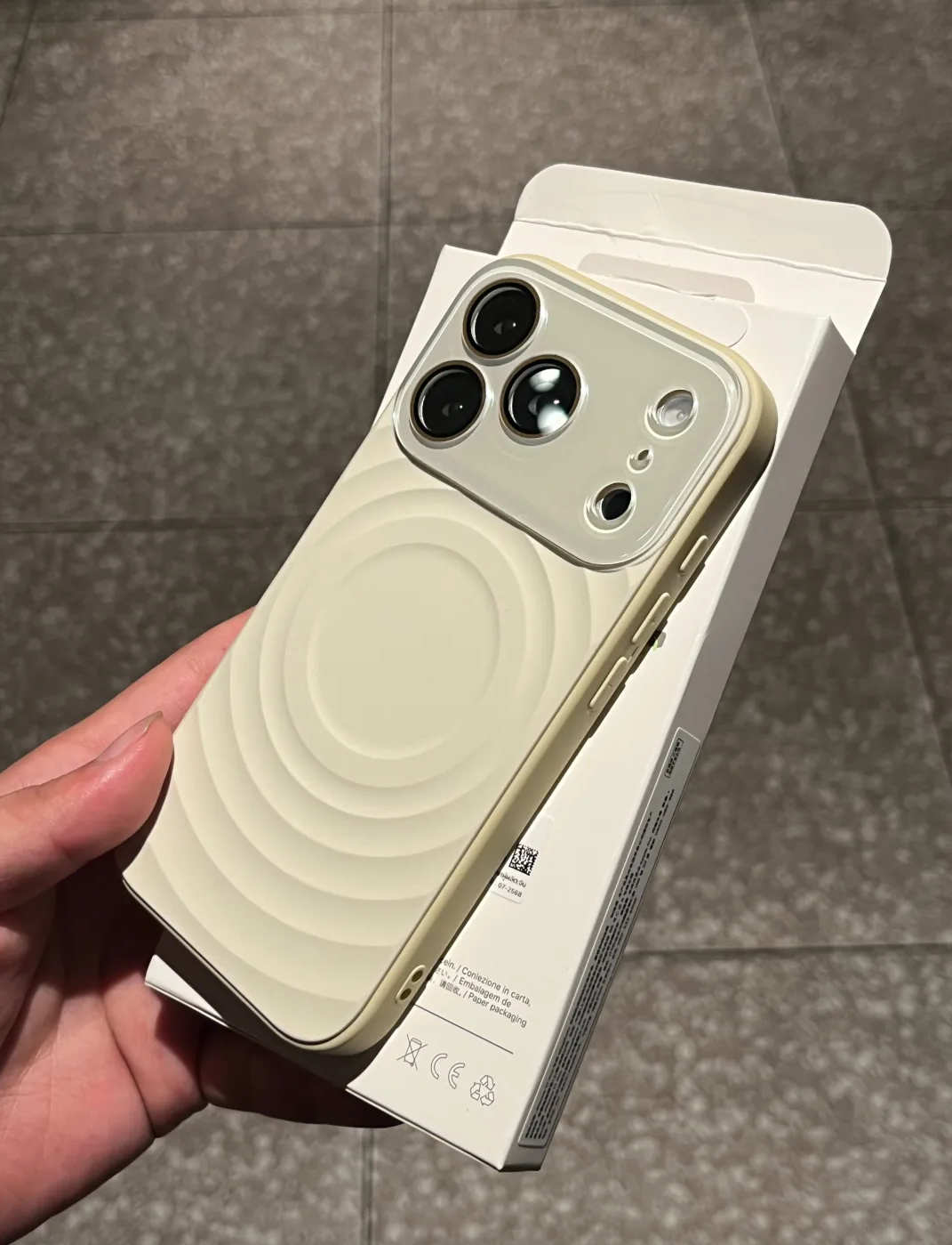 Wave Crystal MagSafe
Case for iPhone